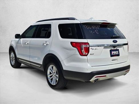 Used 2017 Ford Explorer XLT image 7