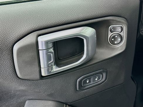 Used 2023 Jeep Wrangler Unlimited Sahara image 15