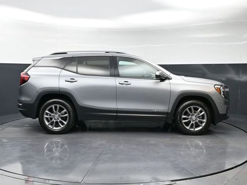 Used 2024 GMC Terrain SLT image 4