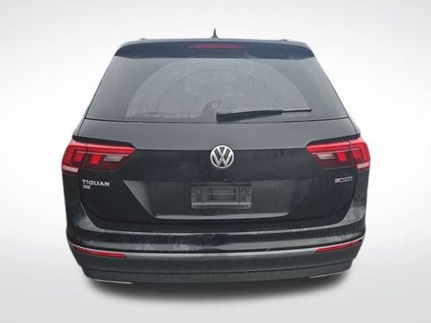 Used 2020 Volkswagen Tiguan SE w/ Panoramic Sunroof Package image 6