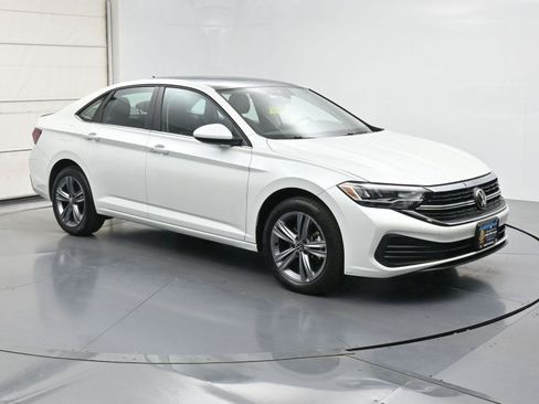 Used 2023 Volkswagen Jetta SE w/ Panoramic Sunroof Package FWD image 27