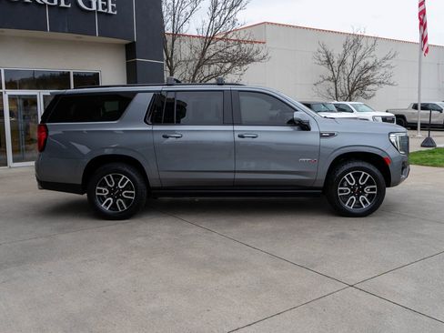 Used 2022 GMC Yukon XL AT4 w/ AT4 Premium Plus Package image 8