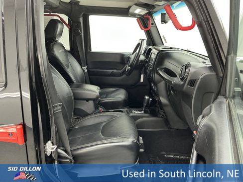 Used 2015 Jeep Wrangler Unlimited Rubicon image 24
