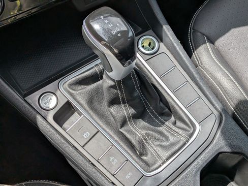 Used 2024 Volkswagen Jetta SE w/ Panoramic Sunroof Package FWD image 28