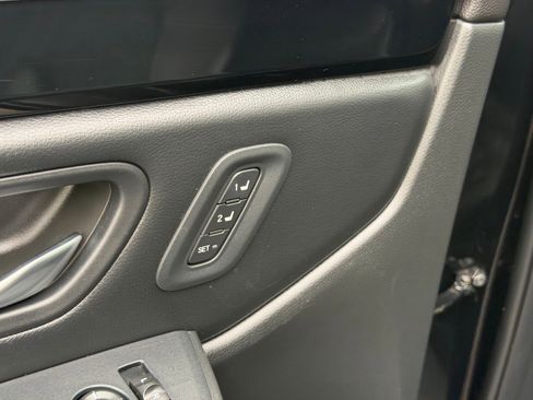 Used 2024 Honda Pilot Touring image 13