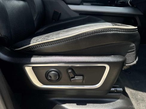 Used 2024 RAM 1500 Laramie RWD image 12