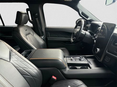 Certified 2024 Ford Expedition Platinum image 10