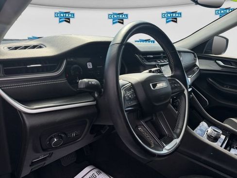 Used 2022 Jeep Grand Cherokee L Laredo w/ Luxury Tech Group I AWD/4WD image 16