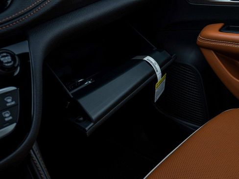 New 2026 Chrysler Pacifica Pinnacle image 16