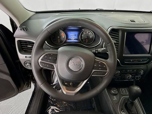 Used 2021 Jeep Cherokee Latitude Lux w/ Comfort/Convenience Group AWD/4WD image 11