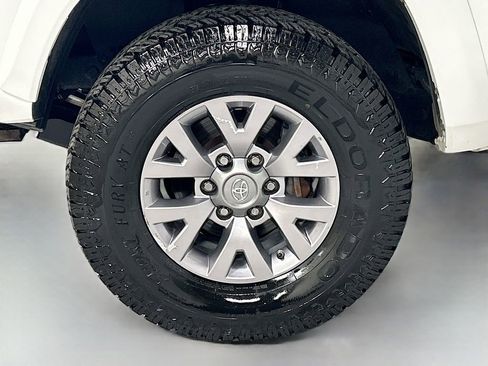 Used 2017 Toyota Tacoma SR5 w/ Tow Package image 29