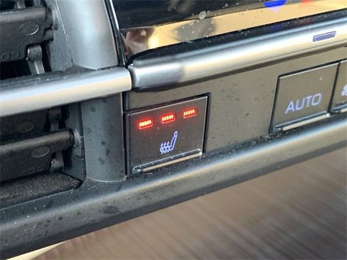 Used 2021 Toyota Sienna XLE image 28