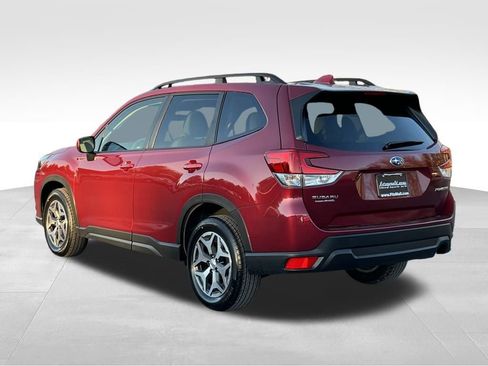 Used 2023 Subaru Forester Premium image 8