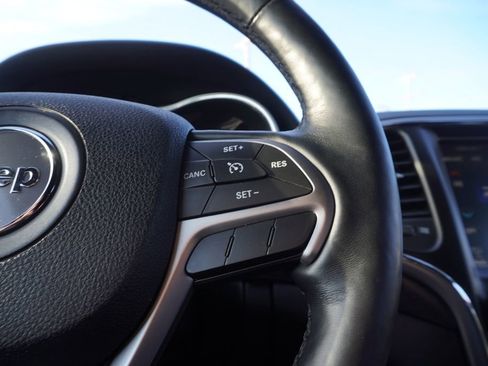 Used 2017 Jeep Grand Cherokee Altitude image 20