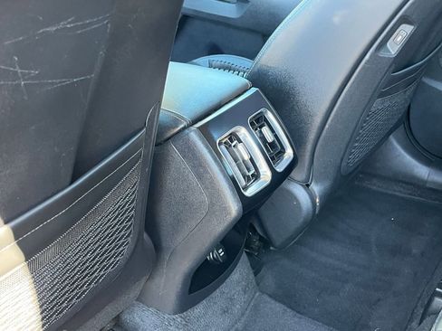 Used 2024 Kia Sorento S image 23