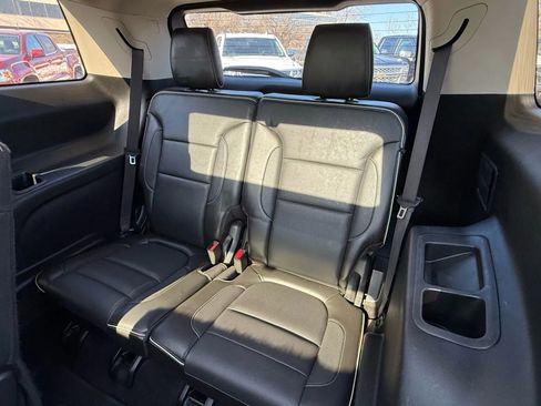 Used 2017 GMC Acadia Denali image 32