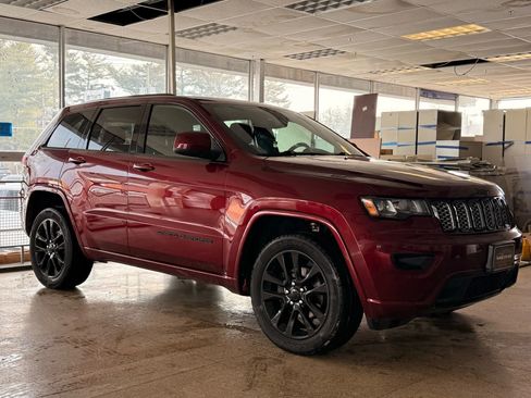 Used 2019 Jeep Grand Cherokee Altitude image 6