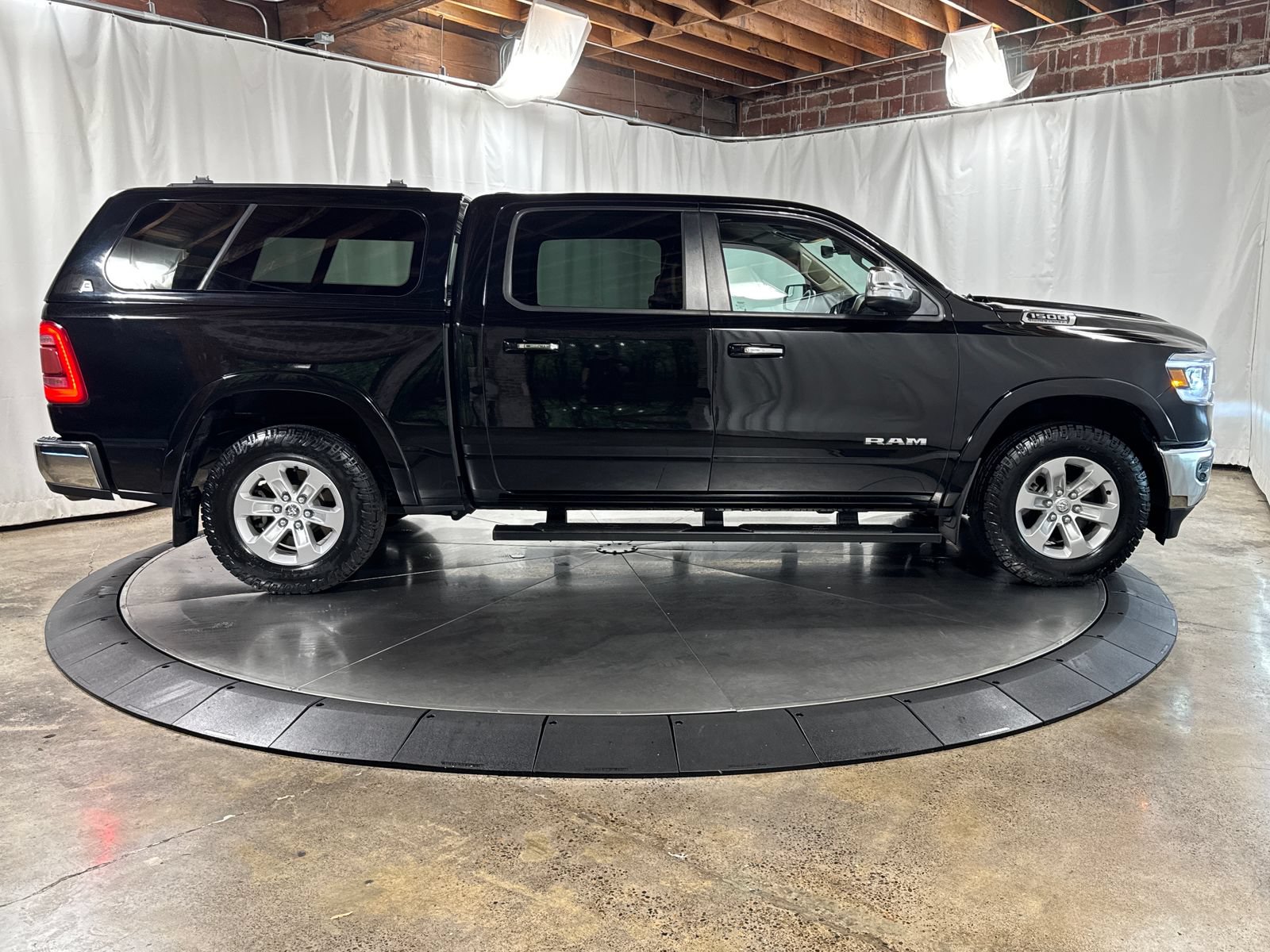 Used 2021 RAM 1500 Laramie AWD/4WD image 9