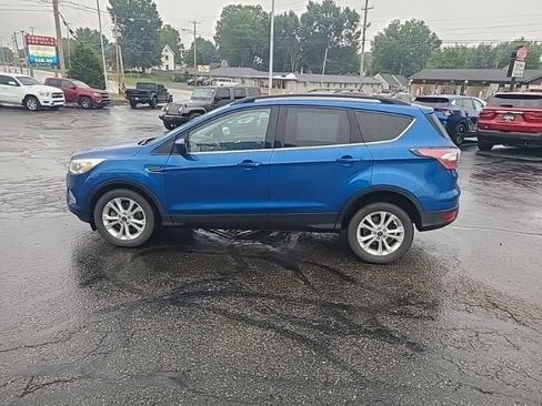 Used 2017 Ford Escape SE w/ SE Leather Comfort Package FWD image 3