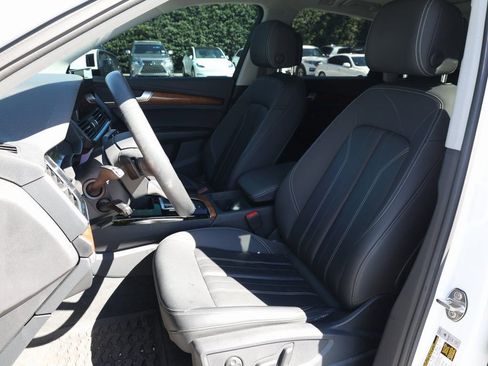 Used 2023 Audi Q5 2.0T Premium w/ Convenience Package image 15