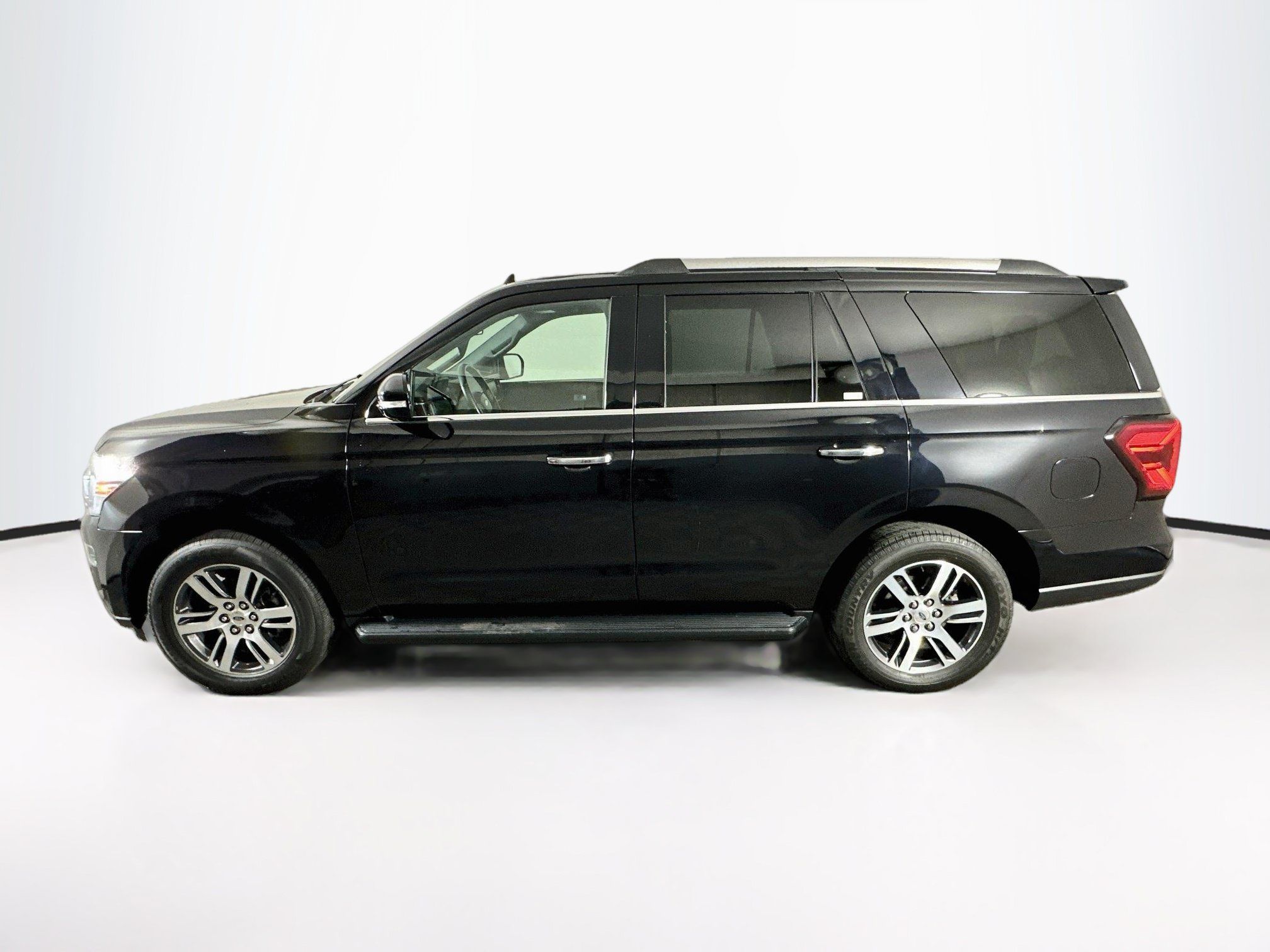 Used 2024 Ford Expedition Limited AWD/4WD image 4