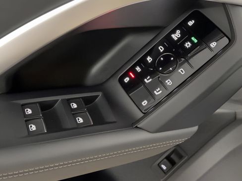 Used 2025 Audi Q5 Premium Plus w/ Premium Plus image 15