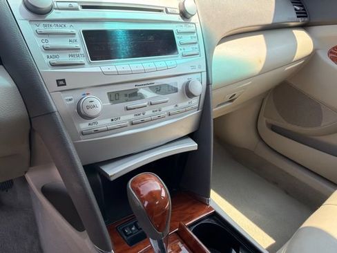 Used 2010 Toyota Camry XLE FWD image 18