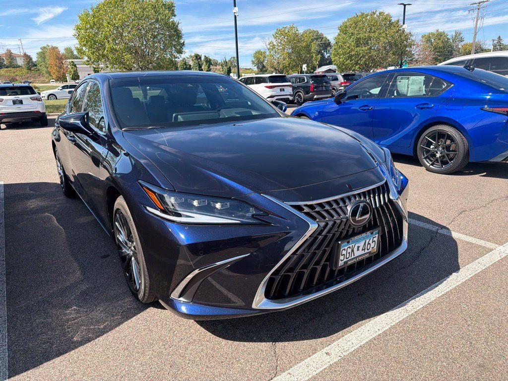 Used 2025 Lexus ES 300h Ultra Luxury FWD image 4