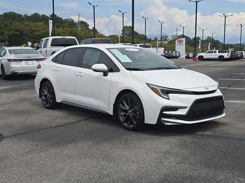 Used 2025 Toyota Corolla SE image 29