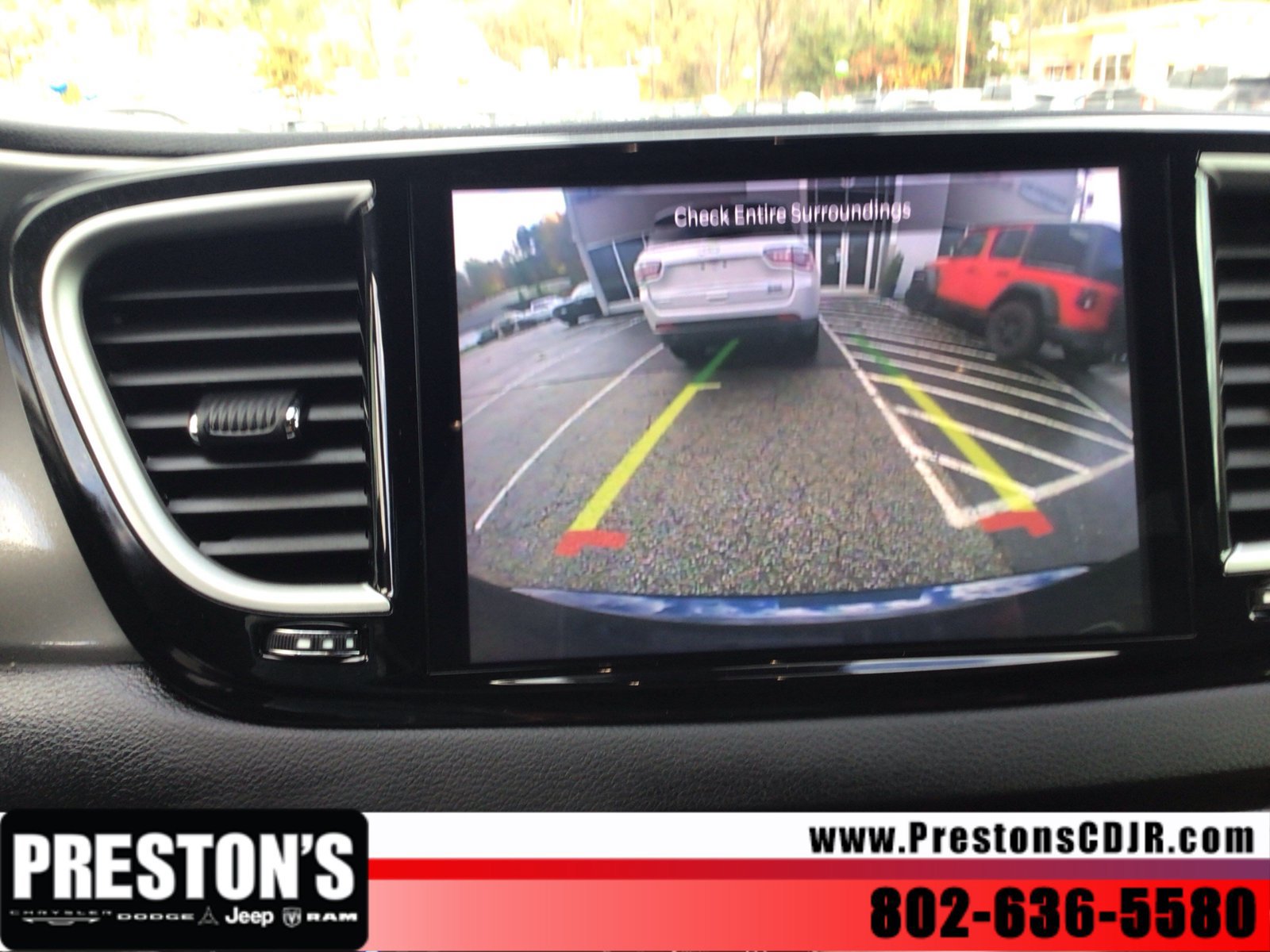 Used 2025 Chrysler Pacifica Select FWD image 17