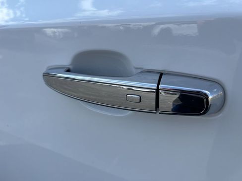 Used 2023 Chevrolet Traverse Premier image 12