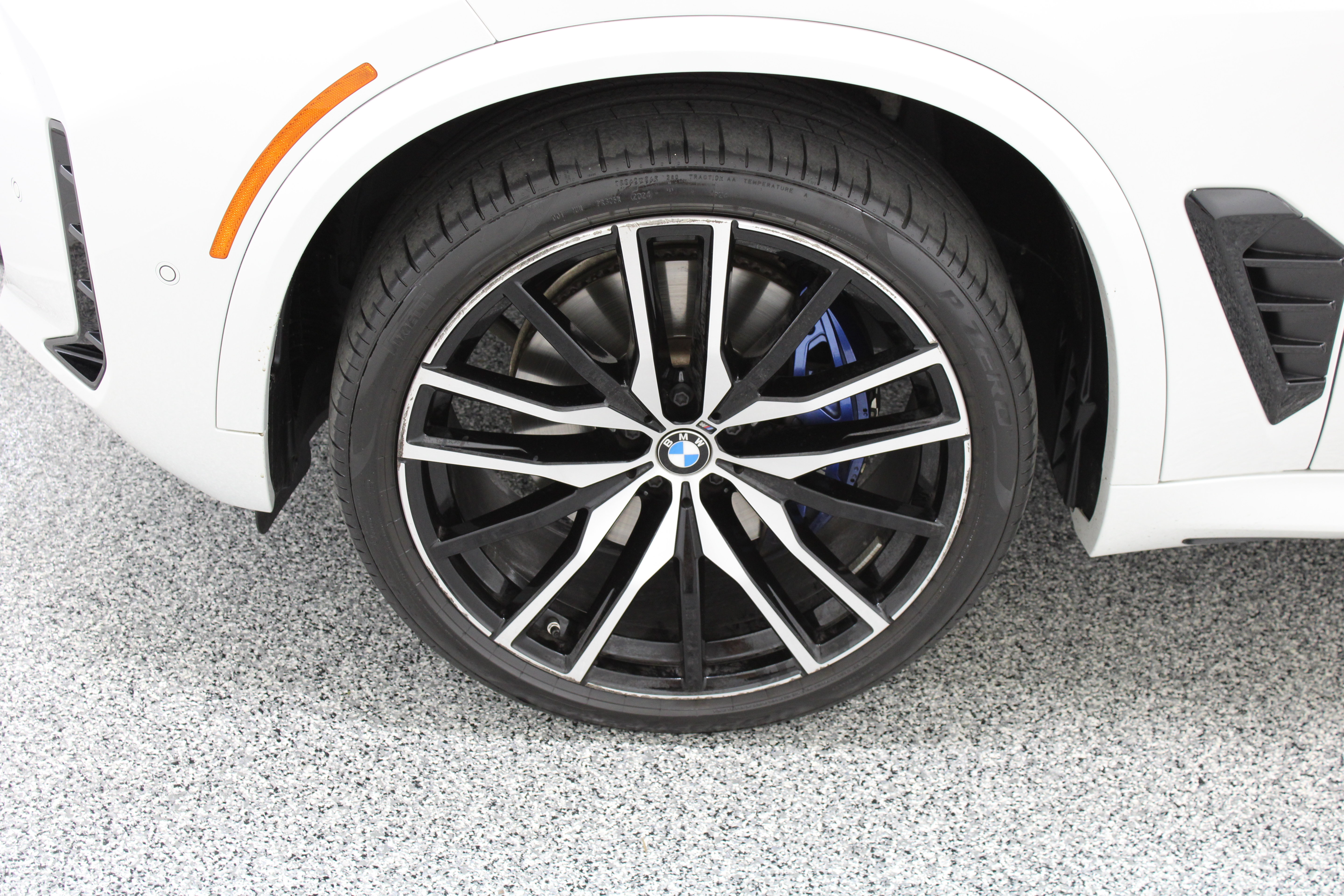 Used 2025 BMW X5 xDrive40i w/ M Sport Package AWD/4WD image 11