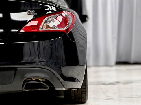 Used 2011 Hyundai Genesis 3.8 image 15