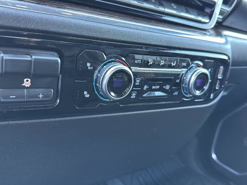 Used 2023 GMC Sierra 1500 SLE image 25