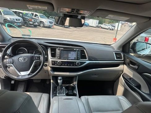 Used 2018 Toyota Highlander Limited Platinum AWD/4WD image 19