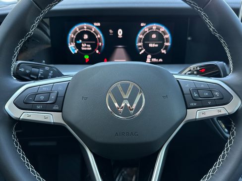 New 2025 Volkswagen Tiguan SE image 23