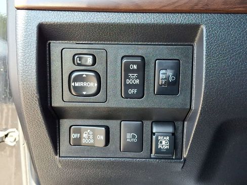 Used 2020 Toyota Tundra Limited w/ Limited Premium Package AWD/4WD image 29