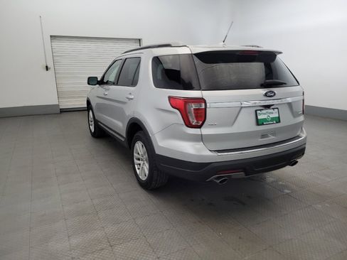 Used 2018 Ford Explorer XLT w/ Equipment Group 202A image 5