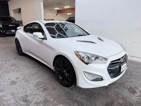 Used 2013 Hyundai Genesis 3.8 image 2