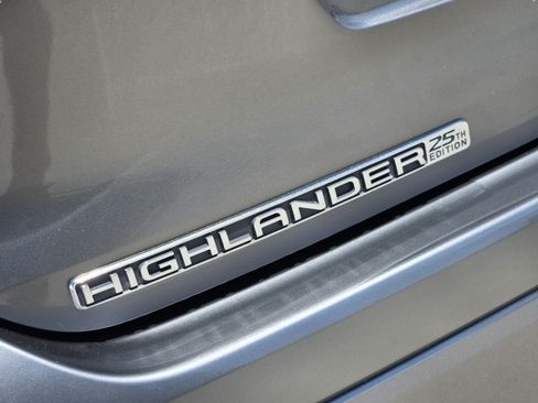 Used 2025 Toyota Highlander Limited AWD/4WD image 42