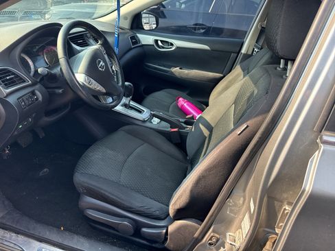 Used 2013 Nissan Sentra SR w/ Premium Pkg FWD image 10