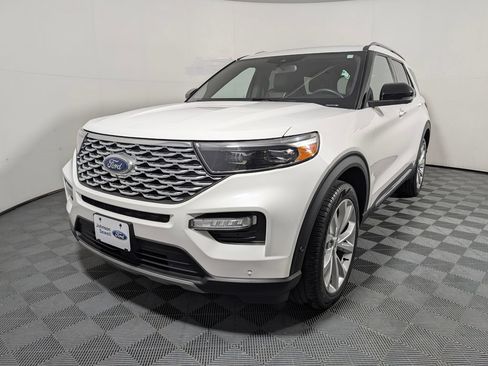 Certified 2023 Ford Explorer Platinum w/ Technology Package AWD/4WD image 4