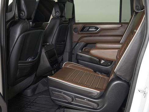 Used 2026 GMC Yukon XL Denali Ultimate w/ LPO, Floor Liner Package AWD/4WD image 14