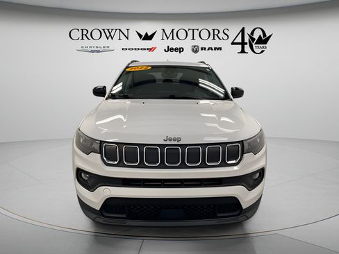 Used 2022 Jeep Compass Latitude w/ Convenience Group AWD/4WD image 2