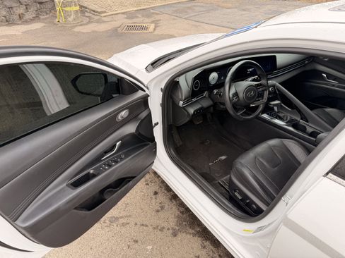 Used 2021 Hyundai Elantra Limited image 11