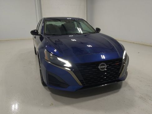 Used 2023 Nissan Altima 2.5 SR AWD/4WD image 14