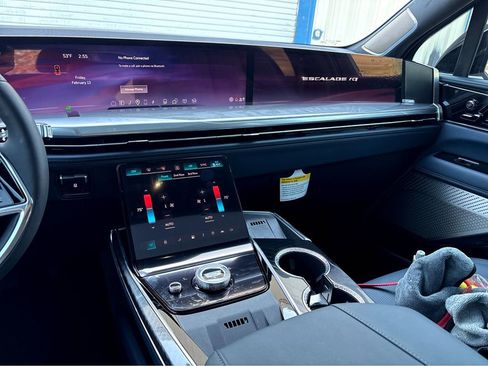 New 2025 Cadillac Escalade IQ Luxury 2 AWD/4WD image 8
