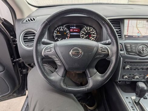 Used 2018 Nissan Pathfinder SL image 9