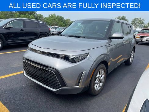 Used 2023 Kia Soul LX w/ LX Technology Package FWD image 2