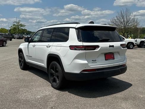 Used 2023 Jeep Grand Cherokee L Laredo AWD/4WD image 7